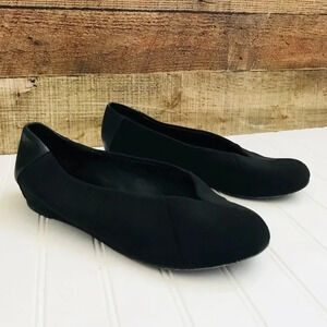 Eileen Fisher Hidden Wedge  EUC run large.